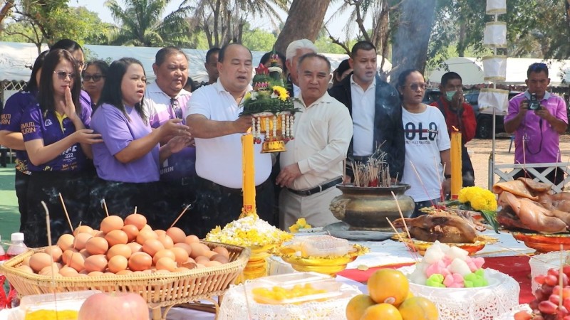 โครงการหนึ่งใจให้ประชาชน โดยมูลนิธิมิราเคิลออฟไลฟ์ บวงสรวงก่อนจัดงานวันเกษตรและเทคโนโลยีอีสาน ครั้งที่ 11