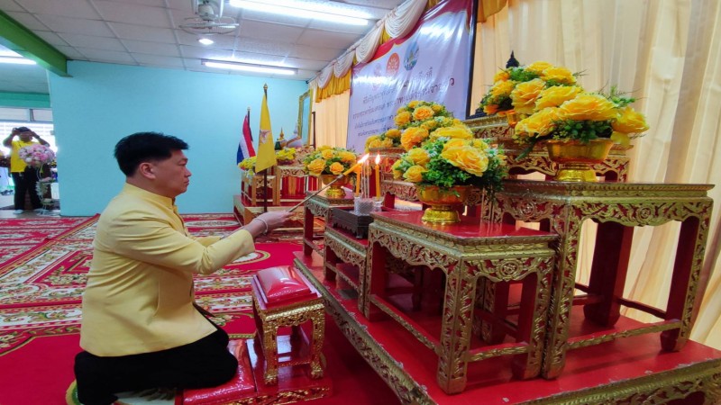 จ.สระบุรี จัดพิธีเจริญพระพุทธมนต์เฉลิมพระเกียรติถวายพระพรชัยมงคลแด่ พระบาทสมเด็จพระเจ้าอยู่หัวเนื่องในโอกาสวันเฉลิมพระชนมพรรษา