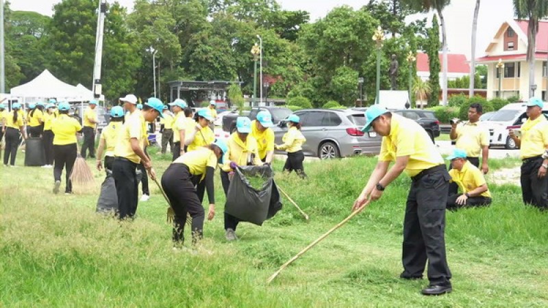 ผวจ.ศรีสะเกษ นำพลังจิตอาสาปรับภูมิทัศน์รอบศาลากลางจังหวัด เพื่อน้อมรำลึกถึงพระมหากรุณาธิคุณ รัชกาลที่ 7