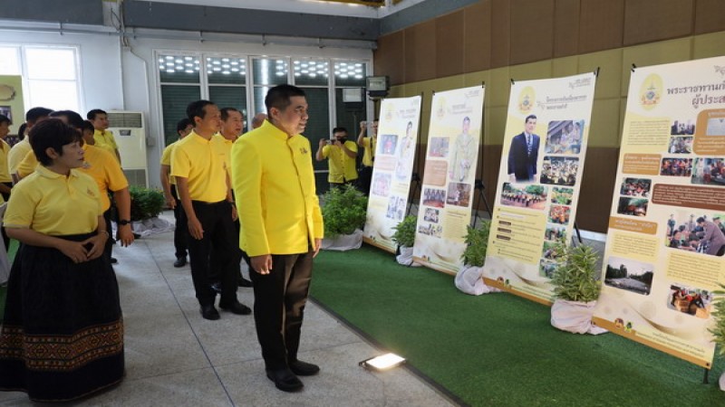 ผวจ.ศรีสะเกษ เปิดนิทรรศการและการเฉลิมฉลองธงตราสัญลักษณ์ฯ เฉลิมพระเกียรติพระบาทสมเด็จพระเจ้าอยู่หัว