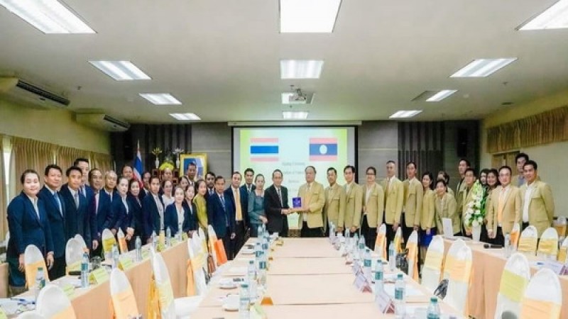 มหาวิทยาลัยราชภัฏศรีสะเกษ จับมือวิทยาลัยเทคนิควิชาชีพจำปาสัก ยกระดับความรู้ด้านการศึกษา เสริมสัมพันธ์ 2 ประเทศพี่น้องไทย - ลาว