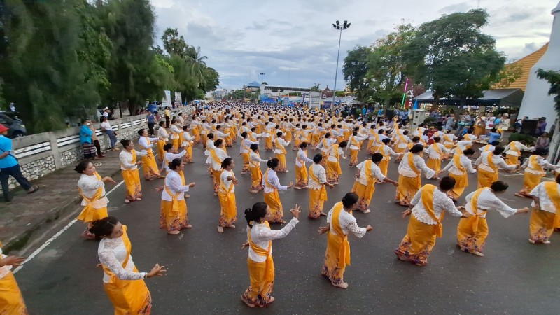 กลุ่มสตรีประจวบฯ กว่า 1000 คน พร้อมใจรำถวายแม่ของชาติ เนื่องในวันแม่แห่งชาติ 12 สิงหาคม 67 ภายใต้ชื่อกิจกรรม 1072