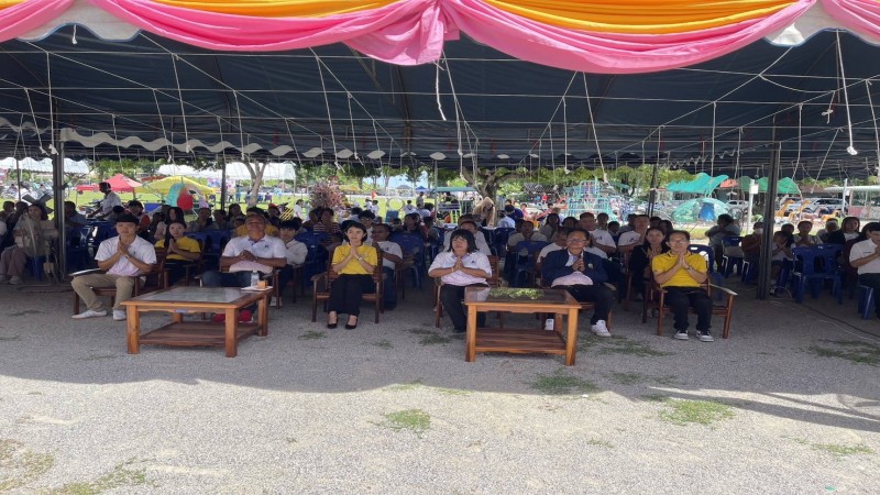 งานบุญโรงเรียนบ้านหนองหินจัดทำบุญครบรอบ 73 ปี ทอดผ้าป่าสามัคคีพร้อมตั่งเสาธงชาติและพระพุทธรูป 39 นิ้วหน้าอาคารเรียนหลังใหม่