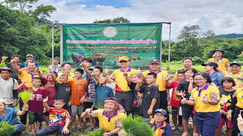 ผวจ.กาญจนบุรี นำคณะลงพื้นที่ชายแดน ณ บ้านสาละวะ ตำบลไล่โว่ อำเภอสังขละบุรี