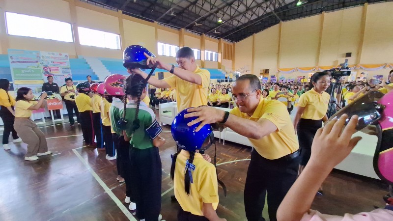 ขนส่งประจวบฯ จัดงานคมนาคมปลอดภัยใต้ร่มพระบารมีเฉลิมพระเกียรติ