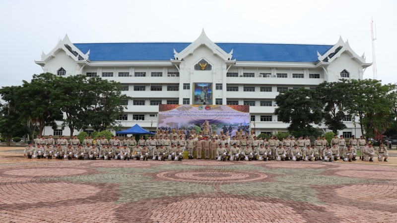 กองอาสารักษาดินแดนจังหวัดกาญจน์ จัดพิธีมอบเครื่องแต่งกาย เครื่องสนาม และสิ่งอุปกรณ์ให้กับสมาชิกกองอาสารักษาดินแดน