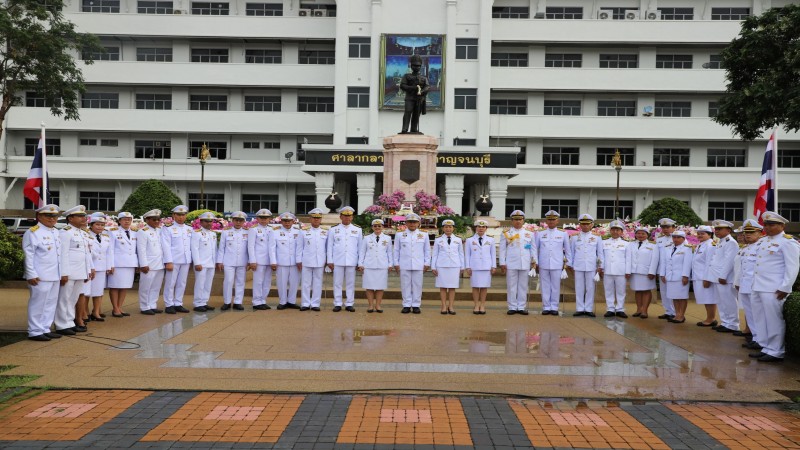 พิธีวางพวงมาลาเบื้องหน้าพระบรมราชานุสาวรีย์พระบาทสมเด็จพระจุลจอมเกล้าเจ้าอยู่หัว เนื่องในวันคล้ายวันสวรรคตและวันปิยมหาราช