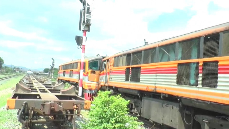 "รถไฟชนรถไฟ" ห่างชุมทางแก่งคอย กว่า 200 เมตร บาดเจ็บ 3 ราย