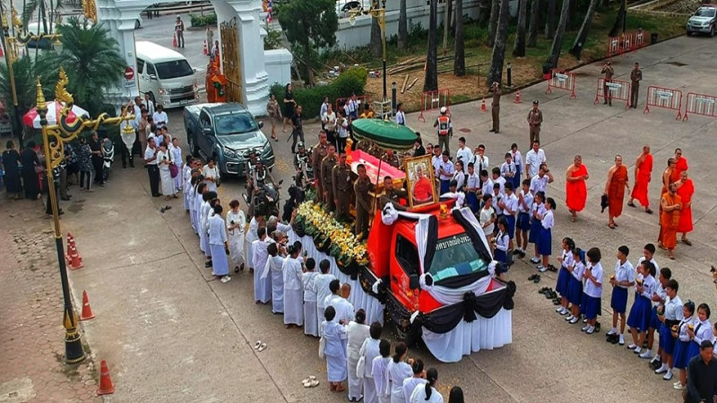 พิธีเคลื่อนย้ายสรีระสังขาร "หลวงปู่ปวง" เตรียมประกอบพิธี สรงน้ำหลวงพระราชทาน (ภาพ)