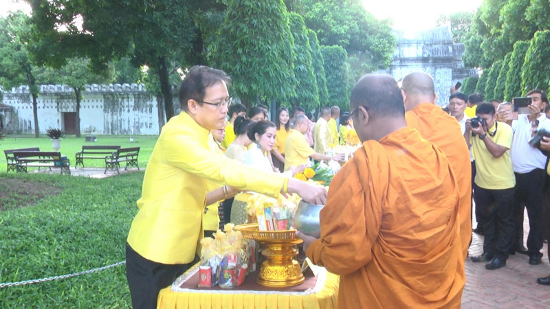 "พสกนิกรชาวลพบุรี" ร่วมพิธีทำบุญถวายเป็นพระราชกุศล เนื่องในวันคล้ายวันสวรรคต สมเด็จพระนารายณ์มหาราช