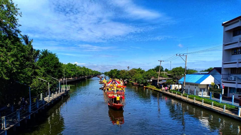 ชาวคลองภาษีเจริญ สืบสานวัฒนธรรม"แห่เทียนพรรษา"กระตุ้นอนุรักษ์สิ่งแวดล้อม