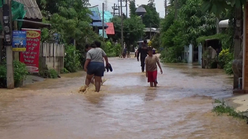 "จังหวัดพะเยา" น้ำป่าไหลหลากเข้าท่วมประชาชนกว่า 500 หลังคาเรือน