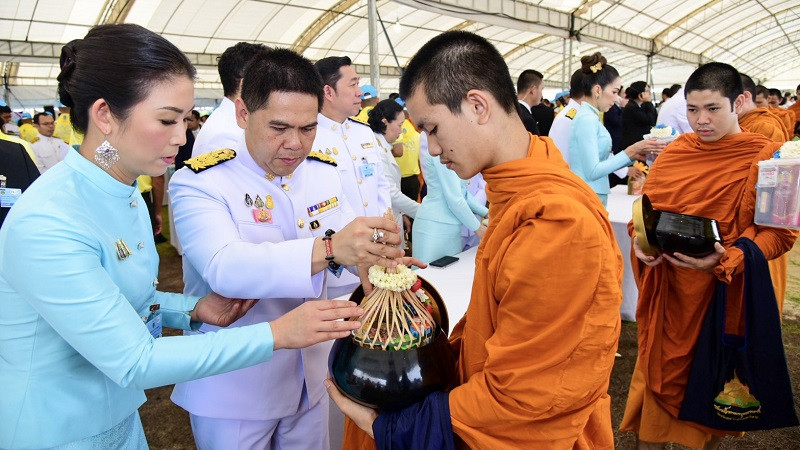 ทส.ร่วมพิธีทำบุญตักบาตรถวายพระราชกุศล เนื่องในวันเฉลิมพระชนมพรรษา "สมเด็จพระพันปีหลวง"