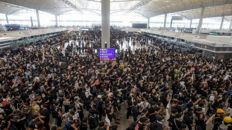 "สนามบินฮ่องกง" กลับมาให้บริการตามปกติ  คนไทยตกค้างกำลังทยอยเดินทางกลับ !
