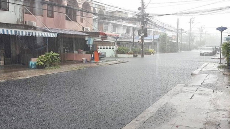 อุตุฯ เตือน! ฝนตกถล่ม "เหนือ - อีสาน" เพิ่มขึ้น! ระวังน้ำท่วมฉับพลัน - น้ำป่าไหลหลาก