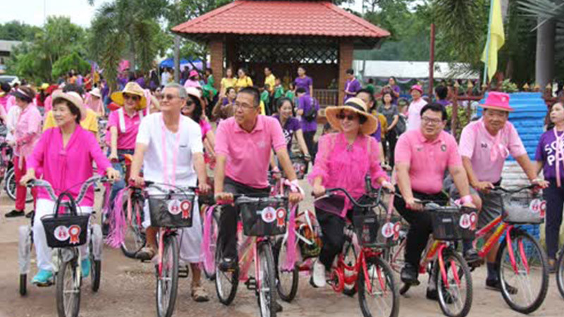 พ่อเมืองเลย นำนิสิตเก่าจุฬาลงกรณ์มหาวิทยาลัย ทำกิจกรรม "ปั่นไปเลย"