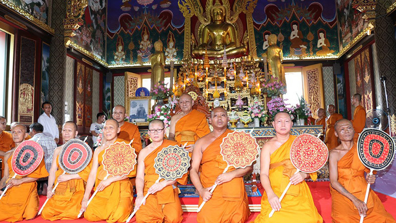 พระภิกษุรับใบตราตั้งพระฐานานุกรม พระเดชพระคุณพระธรรมรัตนาภรณ์ เจ้าคณะจังหวัดปทุมธานี