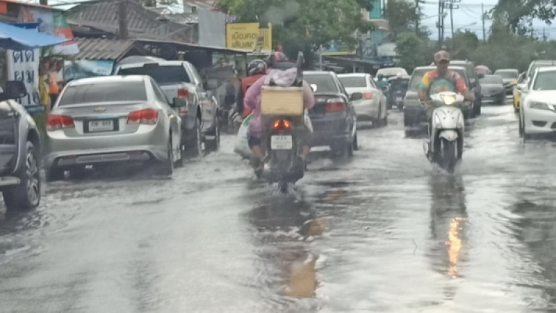 "พายุฮากีบิส" พ่นพิษถึงเมืองคอน ฝนตกน้ำท่วมถนน-จราจรติดขัด (คลิป)