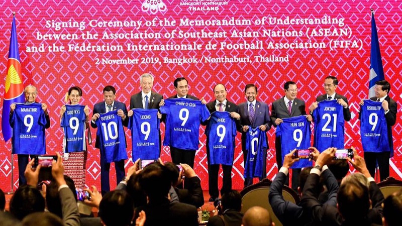 ผู้นำอาเซียน 10 ประเทศ ร่วมเป็นสักขีพยาน ลงนาม MOU ส่งเสริมฟุตบอลอาเซียน