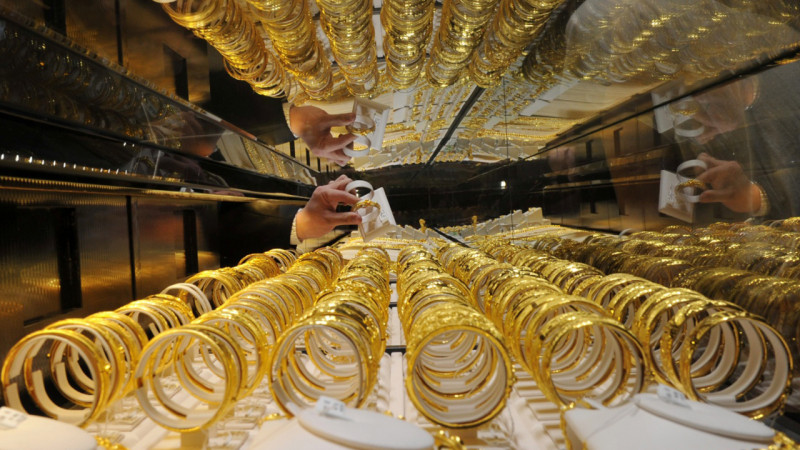 "ราคาทอง" เปิดตลาดเช้าวันนี้ ลดลงเล็กน้อย ทองคำแท่งรับซื้อบาทละ 21,500