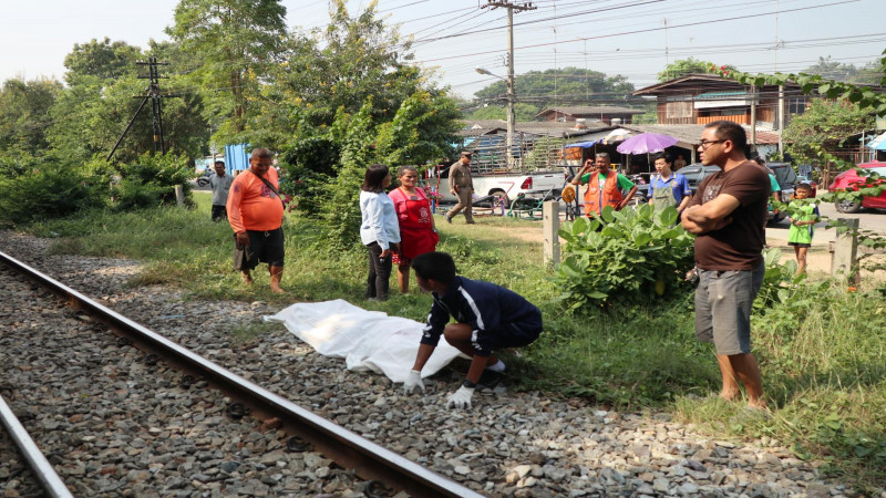 หนุ่มใบ้จิตอาสาถูกรถไฟชนดับคาที่ (ภาพ)