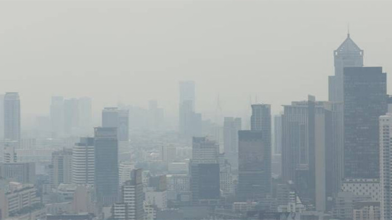 กรมอุตุฯเตือน "พรุ่งนี้เตรียมรับลมหนาว" อุณหภูมิลดลง 3-5 องศา   ระวังฝนตกภาคใต้หลีกเลี่ยงการเดินเรือ !