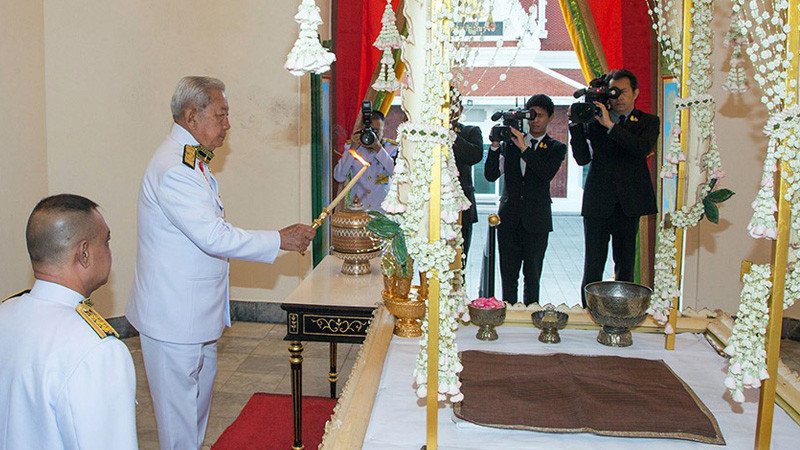 ในหลวง โปรดเกล้าฯ ให้ผู้แทนพระองค์ไปในการเก็บอัฐิ "พล.อ. เปรม ติณสูลานนท์"