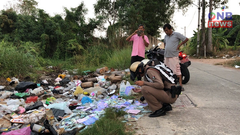 ผงะ ! เจอบัตรประชาชนนับพัน พร้อมใบสั่งจำนวนมาก อยู่ในกองขยะข้างทาง