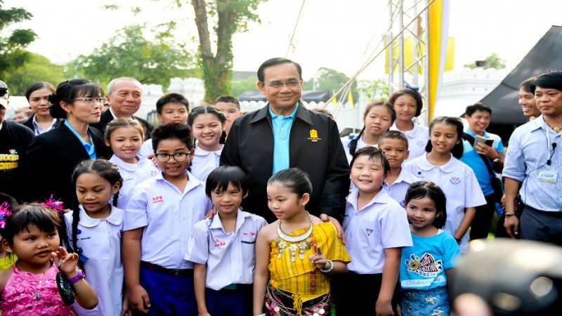 นายกรัฐมนตรี ย้ำให้เด็กหมั่นศึกษาหาความรู้ เพิ่มทักษะให้รู้เท่าทันการเปลี่ยนแปลงของโลก และรู้รักสามัคคี รู้หน้าที่พลเมืองไทย
