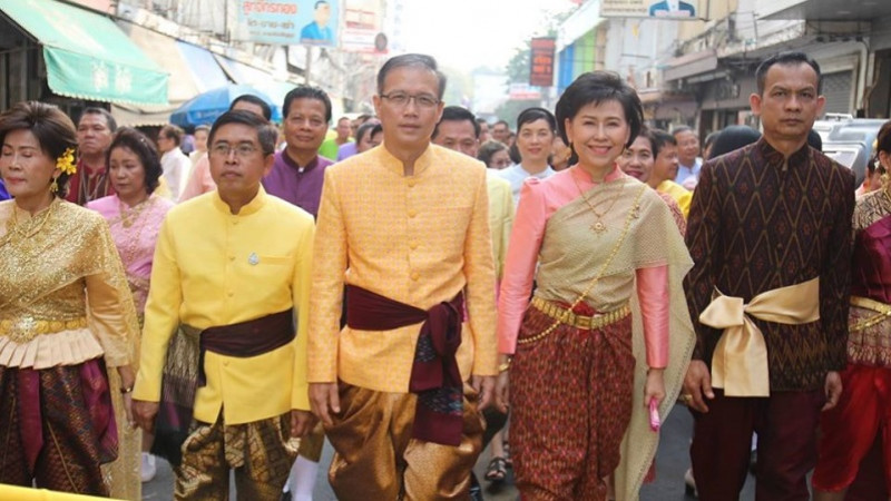 ผู้ว่าฯ ลพบุรีร่วมกิจกรรมเดินรณรงค์แต่งชุดไทย ประชาสัมพันธ์งานแผ่นดินสมเด็จพระนารายณ์