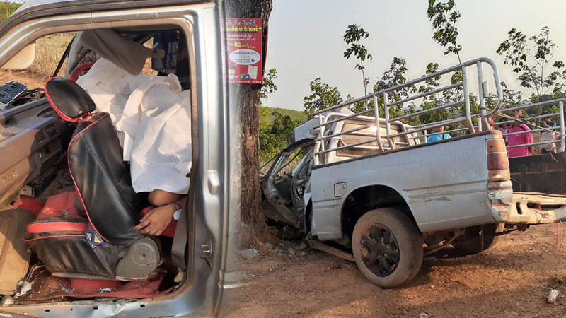 "สาววัย 27" ซิ่งรถยนต์กลับบ้าน เกิดเสียหลักชนต้นไม้ริมทาง เสียชีวิตคาซากรถ
