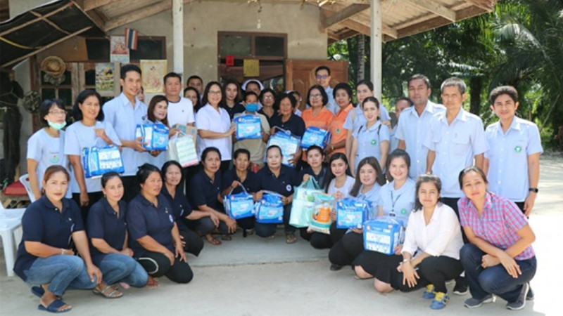 ชมรม"คนดี ศรีสาสุข สธ.จ.สุราษฎร์ธานี" ให้ความช่วยเหลือเด็กวัย 11 ปีป่วยกล้ามเนื้อหดเกร็งพูดไม่ได้ (มีคลิป)