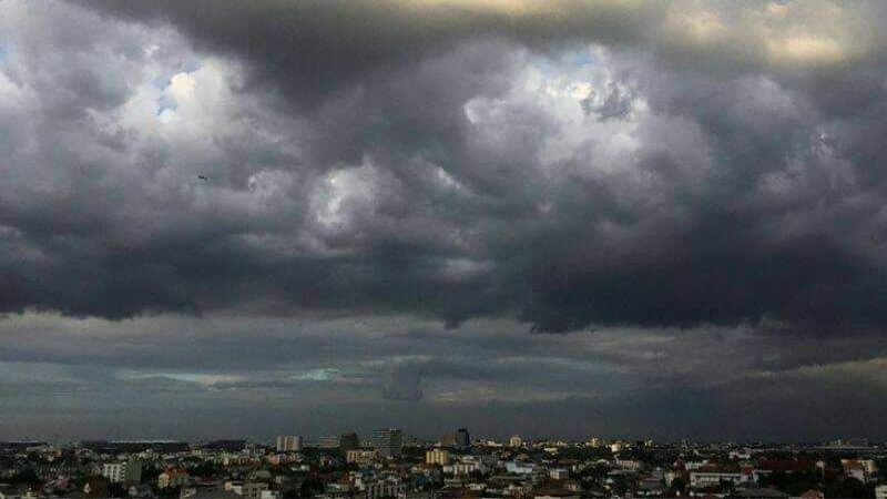 กรมอุตุฯ เตือน! "ไทยตอนบน" อากาศร้อนจัดบางพื้นที่ - ฝนฟ้าคะนองลดลง "กทม." ฝนตกเล็กน้อย