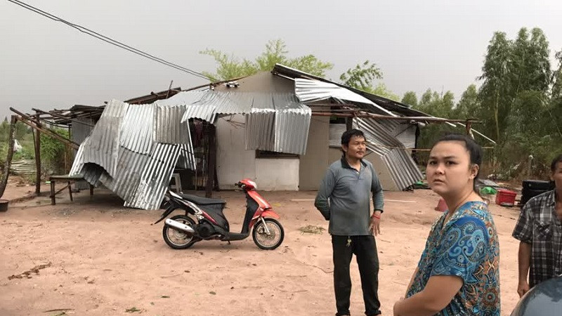 สำรวจบ้านเรือนชาวกาญจน์ อ.ห้วยกระเจา ที่ได้รับความเสียหายจากพายุฤดูร้อน