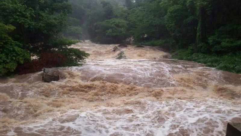 กรมอุตุฯ เตือน"มรสุมฝนถล่ม" 64 จังหวัด ระวังน้ำท่วมฉับพลัน น้ำป่าไหลหลาก