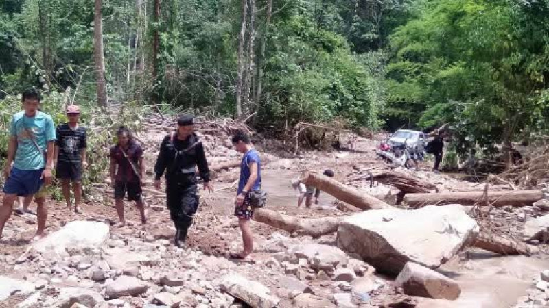 ปภ.รายงานเกิดอุทกภัยน้ำป่าไหลหลากและดินถล่ม 2 จังหวัด บ้านเรือนเสียหาย 123 หลังคาเรือน พร้อมเร่งให้การช่วยเหลือผู้ประสบภัย