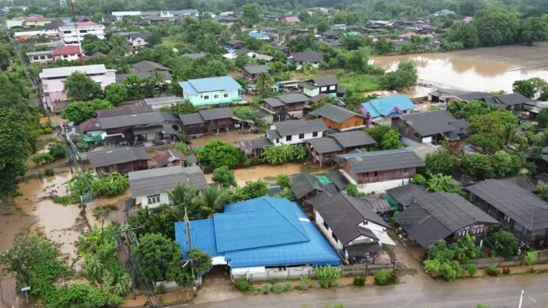 จ.พะเยา-ฝนตกหนัก น้ำป่าถล่ม อ.ดอกคำใต้ บ้านเรือนเสียหายหลาย 100 หลัง