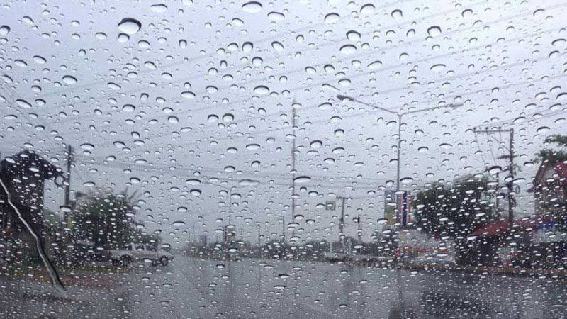 กรมอุตุฯ เผย ! "ทั่วไทย" ยังคงฝนตกหนักบางแห่ง กทม.ฝนฟ้าคะนอง 40% ของพื้นที่