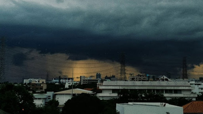 กรมอุตุฯ เตือน ! "ตะวันออก-ใต้ฝั่งอันดามัน" โดนฝนถล่มหนักสุด 60% กทม. ไม่รอด