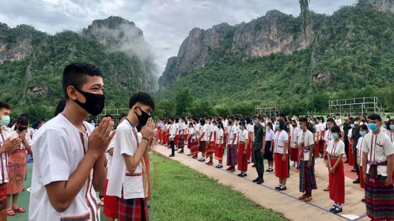 นร.ภูผาม่าน ในชุดวัฒนธรรมท้องถิ่น งดงามแปลกตาผู้คนทั้งโซเชียลฯ