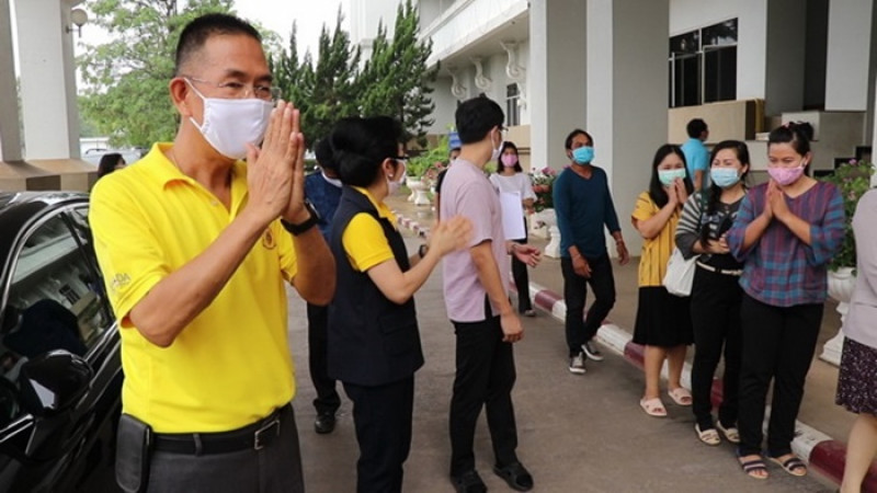 ชาวปทุมฯดีใจ  แห่โพสต์ต้อนรับ  ว่าที่พ่อเมืองคนใหม่ย้ายมาจากเมืองเลย