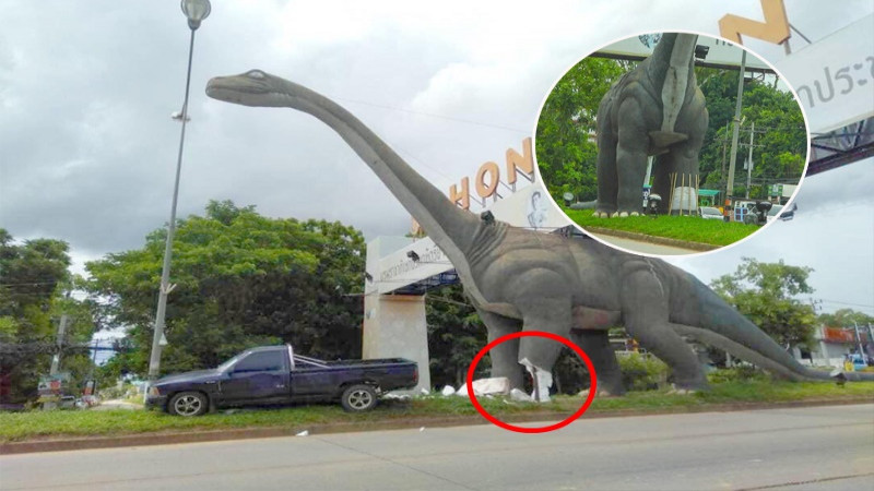 แห่แชร์ ! ภาพ "รูปปั้นไดโนเสาร์" โดนรถกระบะพุ่งชน จนต้องเข้าเฝือก เอ็นดูทั้งโซเชียล !