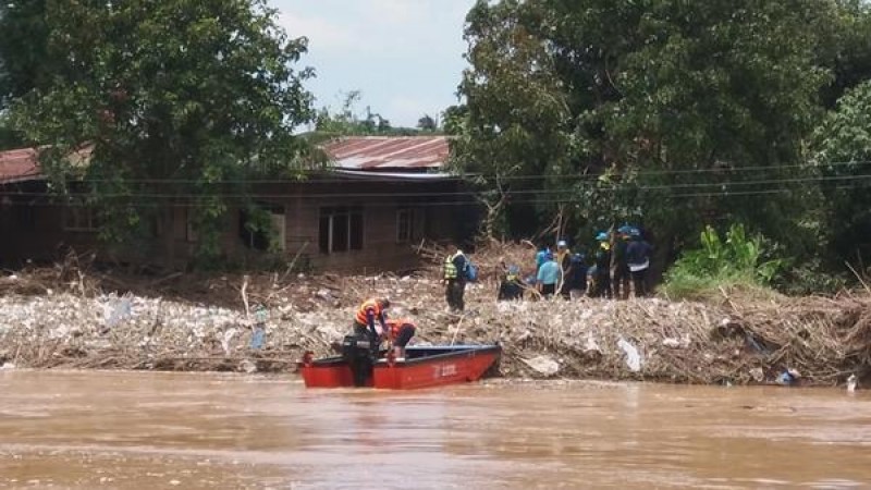 ปภ. รายงานสถานการณ์น้ำไหลหลาก 13 จังหวัด เร่งให้ความช่วยเหลือผู้ประสบภัย