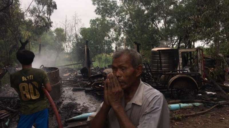 คนไทยแห่ช่วย ตาวิเชียร อยู่กับหมา 20 ตัว บ้านไฟไหม้ ล่าสุดขอปิดรับบริจาค