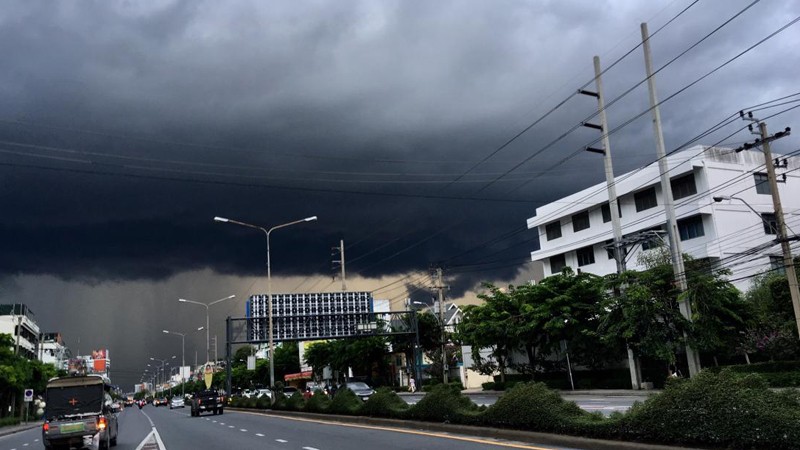 อุตุฯ เตือน ! ฝนถล่ม "เหนือ-อีสาน-ตะวันออก" คลื่นทะเลสูงกว่า 2 เมตร