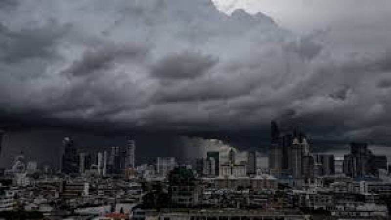 ร่มห้ามห่างมือ! อุตุฯ เผยทั่วไทยฝนตกต่อเนื่อง เตือน 21 จังหวัดถล่มหนัก