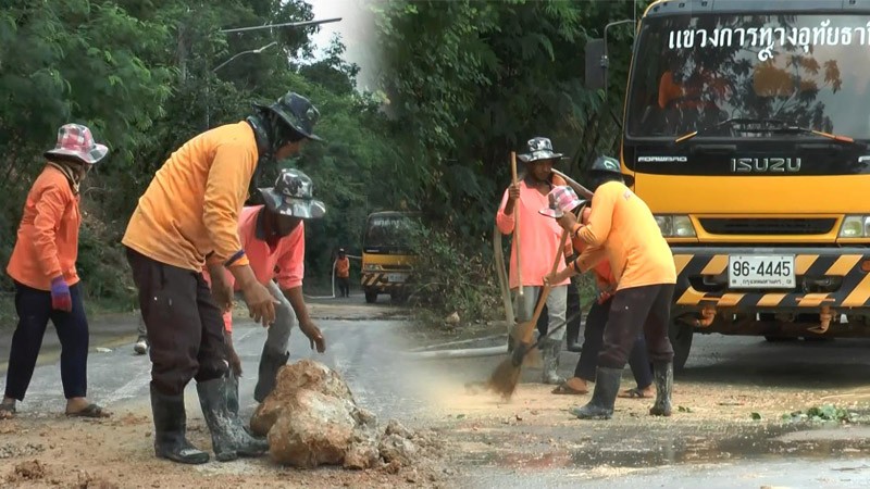 แขวงทางหลวงอุทัยฯ เร่งเคลียร์เส้นทางดินเขาสะแกกรัง หลังฝนตก ดินถล่มปิดเส้นทาง