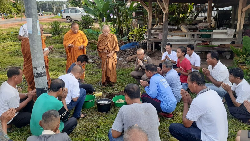 สุดผวา !! วิญญาณเฮี้ยน "คนตายกินคน" เป็นชาวบ้านทำพิธีถอดสูตรเชิญวิญญาณสี่แยกร้อยศพอุดร