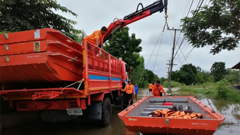 ปภ. ระดมสรรพกำลังคลี่คลายสถานการณ์ และช่วยเหลือผู้ประสบภัยน้ำท่วม 17 จังหวัด