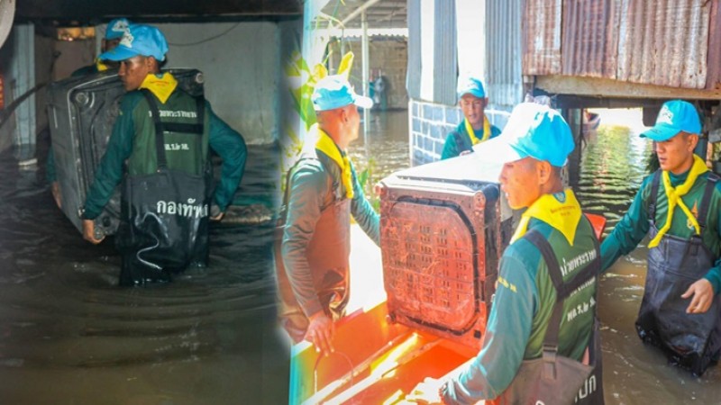 กองร้อยจิตอาสา ลุยช่วยขนย้ายสิ่งของให้ผู้ประสบภัย บ้านเรือนติดริมฝั่งแม่น้ำปราจีนบุรี
